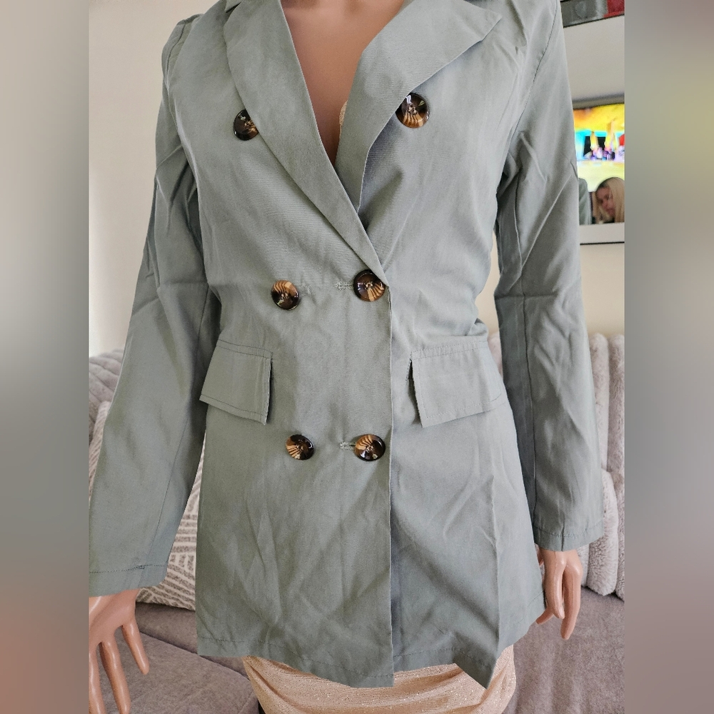 green jacket - Picture 6 of 6